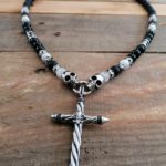 Perlenkette mit Kreuz 1