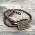 Trip Machine Schlüsselanhänger aus geflochtenem Lederband Tobacco