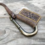 Trip Machine Schlüsselanhänger aus geflochtenem Lederband Tobacco – Bild 5