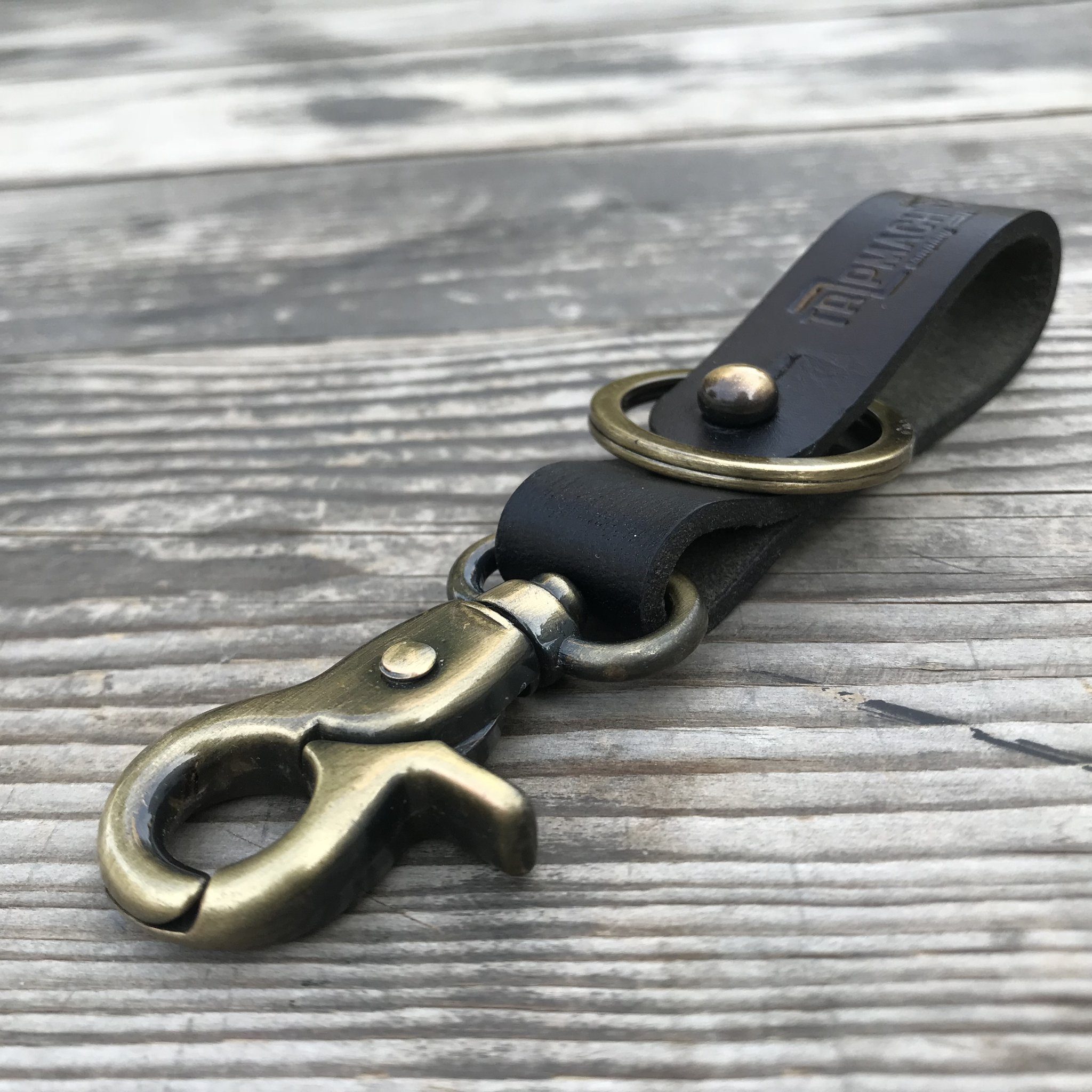 Trip Machine Schlüsselanhänger Karabiner Black/Antique Gold – MoFa