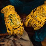 Rude Riders Tattoo gelbe Motorradhandschuhe aus Leder – Bild 3