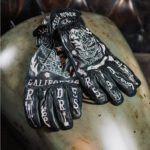 Rude Riders Tattoo Motorradhandschuhe aus schwarzem Leder