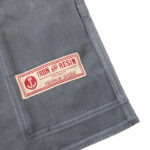 Iron & Resin Shop Apron (grau) – Bild 6