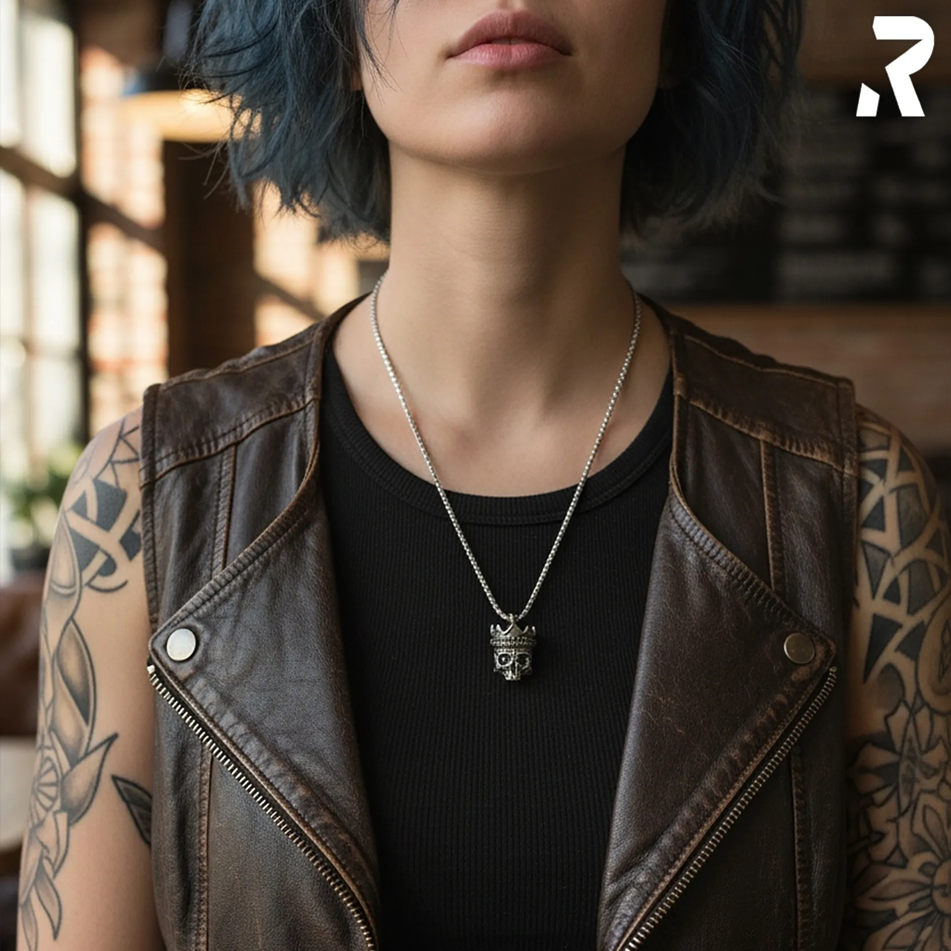 Edelstahl Totenkopf Anhänger "Dead King" by Rockyfy – Rockige Eleganz mit Kristallen (ohne Kette) – Bild 3